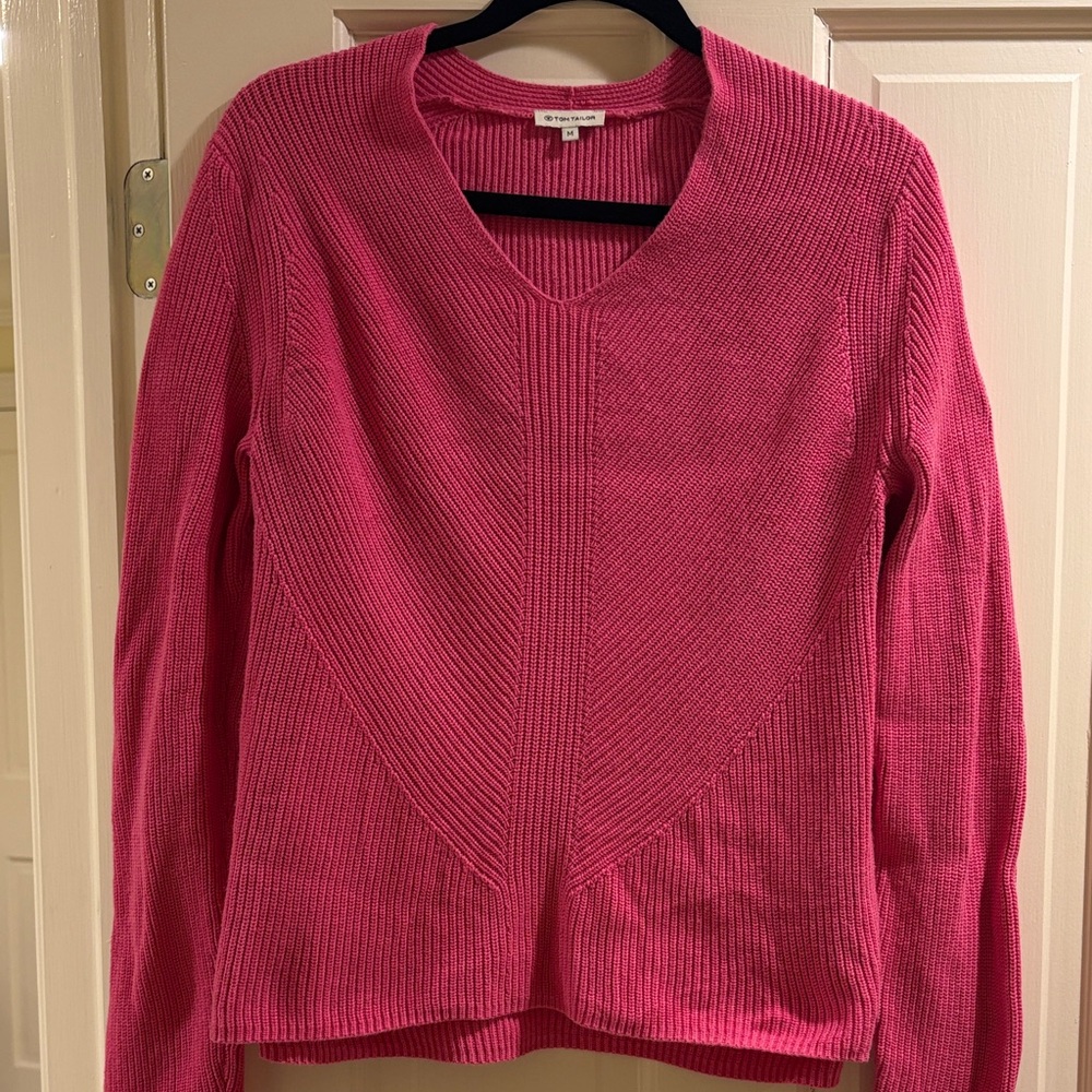 Women’s V-Neck Ribbed Sweater in Bright Pink